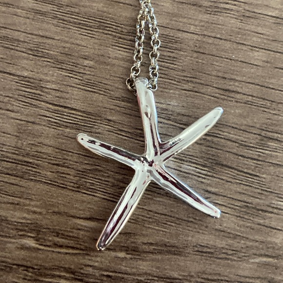 Starfish Pendant Necklace Silvertone 18" - Picture 2 of 8